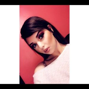 Meet your Posher, Thania